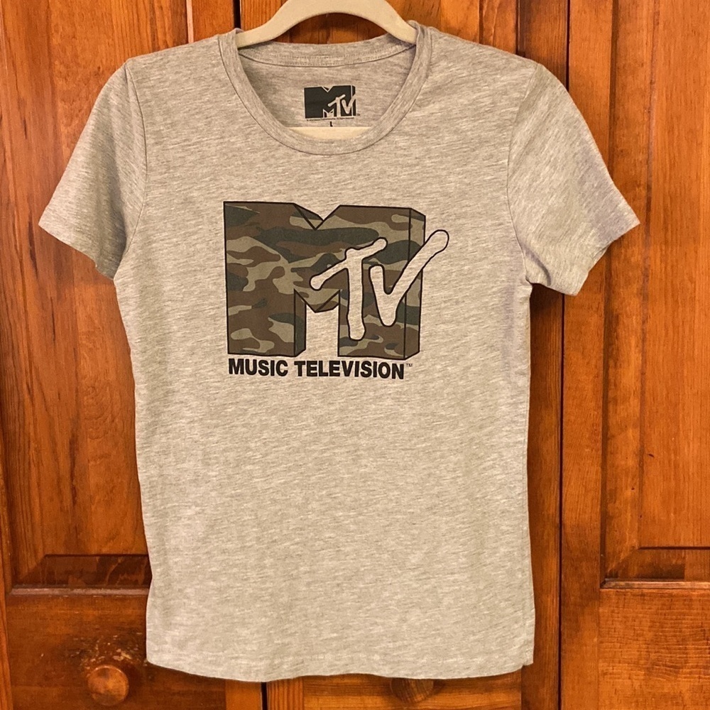 MTV Crew Neck Shortsleeved Graphic Tee with MTV Logo Camo M  in Grey Large